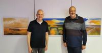 Der ehemalige Kreispr&auml;sident und Landtagsabgeordnete Manfred Uekermann zu Besuch in meiner Ausstellung in der Galerie im Hotel Roth, 2022.